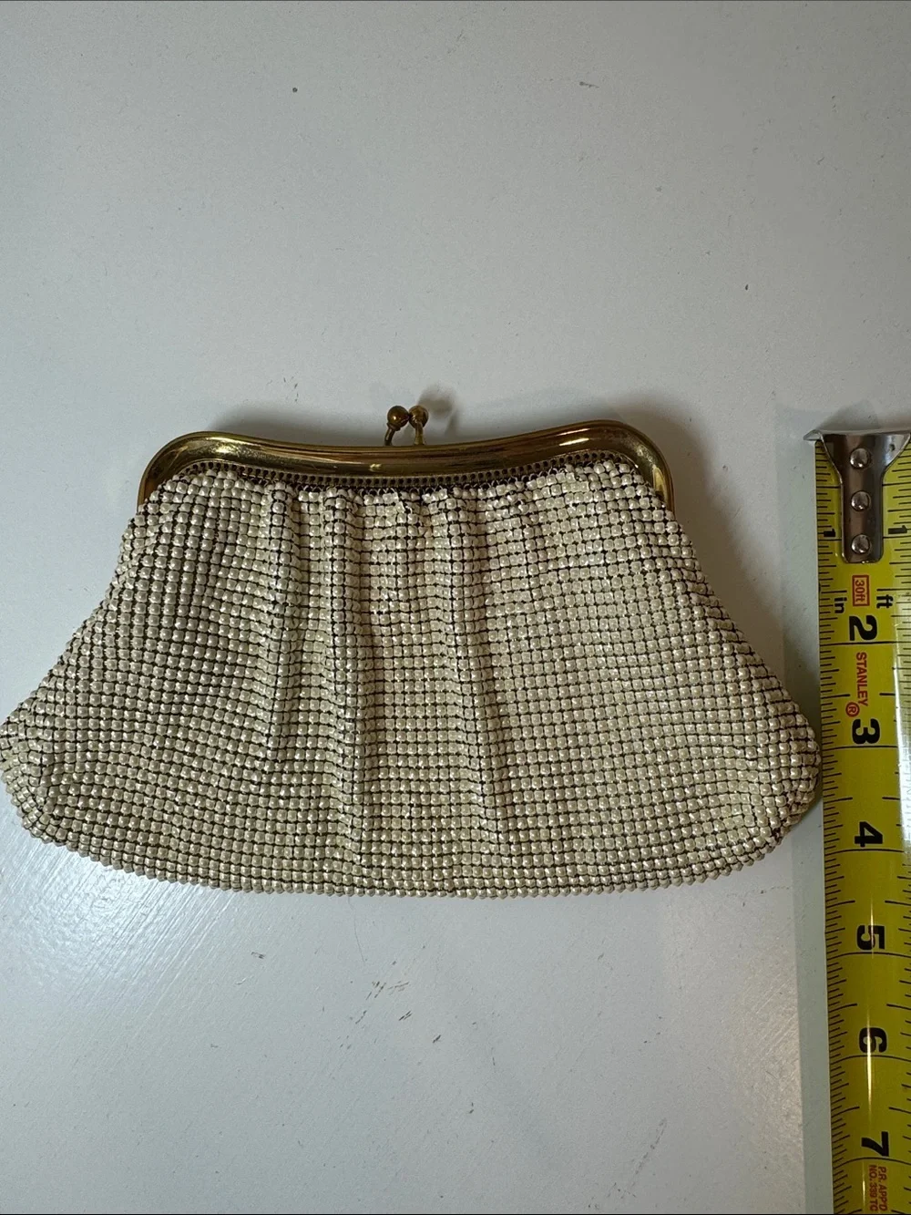 Whiting and Davis Co. vintage mesh bag pearly cream w/ gold kiss lock closure.